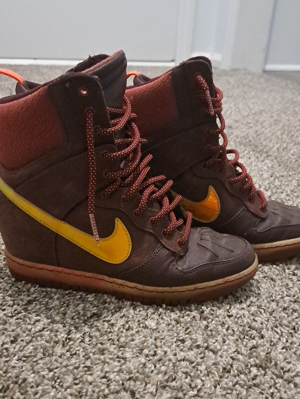 Nike High Top Wedge Sneakers Burgundy/Maroon/Red . Size 7